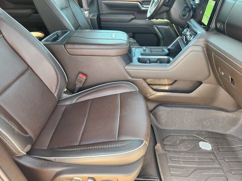 Used 2024 GMC Sierra 2500 Denali w/ Denali Reserve Package AWD/4WD image 13