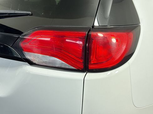 Used 2023 Chrysler Voyager LX image 32