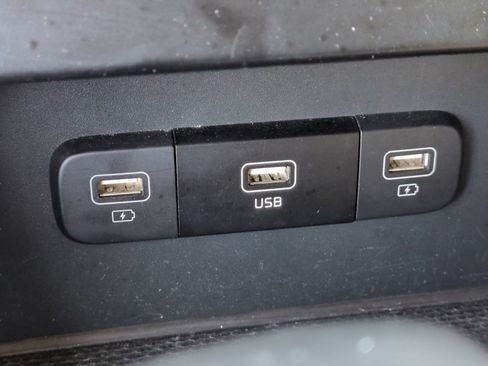 Certified 2023 Kia Carnival LX FWD image 26