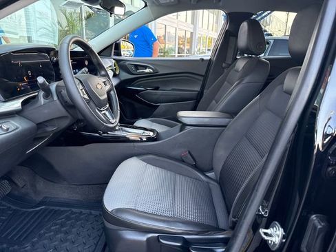 Certified 2025 Chevrolet Trax LT w/ Driver Confidence Package FWD image 9