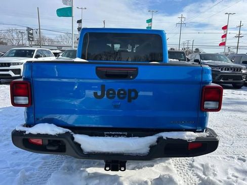 New 2025 Jeep Gladiator High Tide image 4