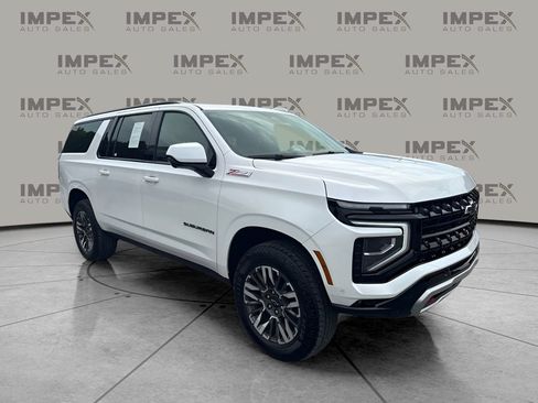Used 2025 Chevrolet Suburban Z71 AWD/4WD image 4
