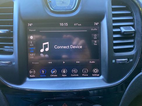 Used 2019 Chrysler 300 S image 31