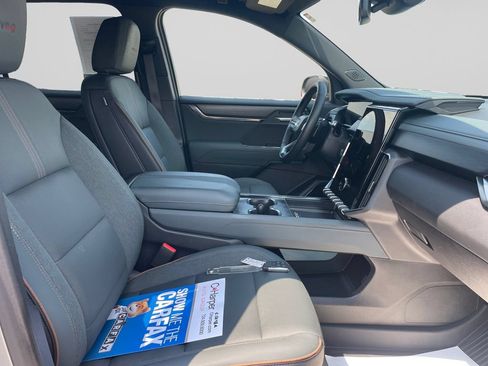 Used 2025 GMC Acadia AT4 w/ LPO, Floor Liner Package AWD/4WD image 11
