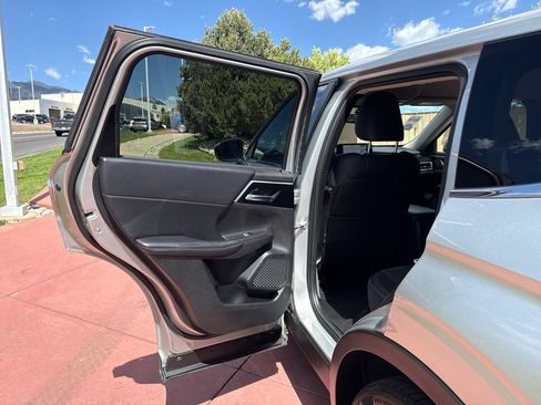 Used 2024 Mitsubishi Outlander SE AWD/4WD image 18