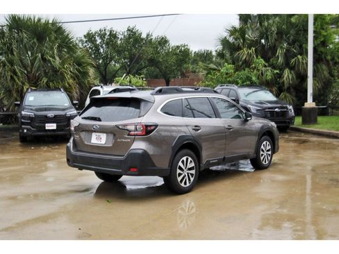 Certified 2023 Subaru Outback Premium AWD/4WD image 6
