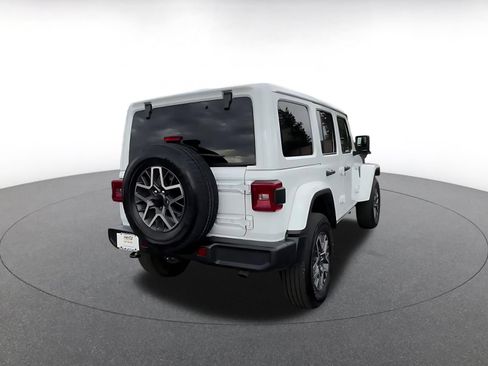 Used 2025 Jeep Wrangler Unlimited Sahara AWD/4WD image 14