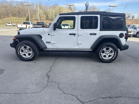 Used 2022 Jeep Wrangler Unlimited Sport AWD/4WD image 3