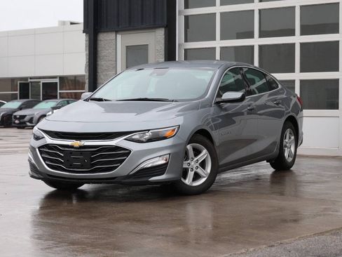 Used 2025 Chevrolet Malibu LS FWD image 3