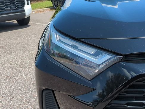 Used 2022 Toyota RAV4 XLE FWD image 10