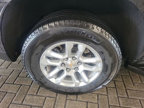 Used 2025 Chevrolet Tahoe LT image 8