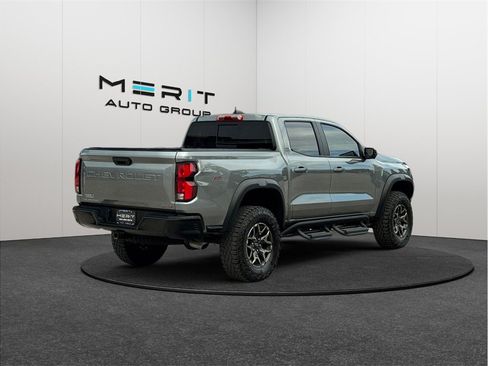 Used 2025 Chevrolet Colorado ZR2 w/ Technology Package AWD/4WD image 9