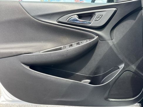 Used 2018 Chevrolet Malibu LT FWD image 40