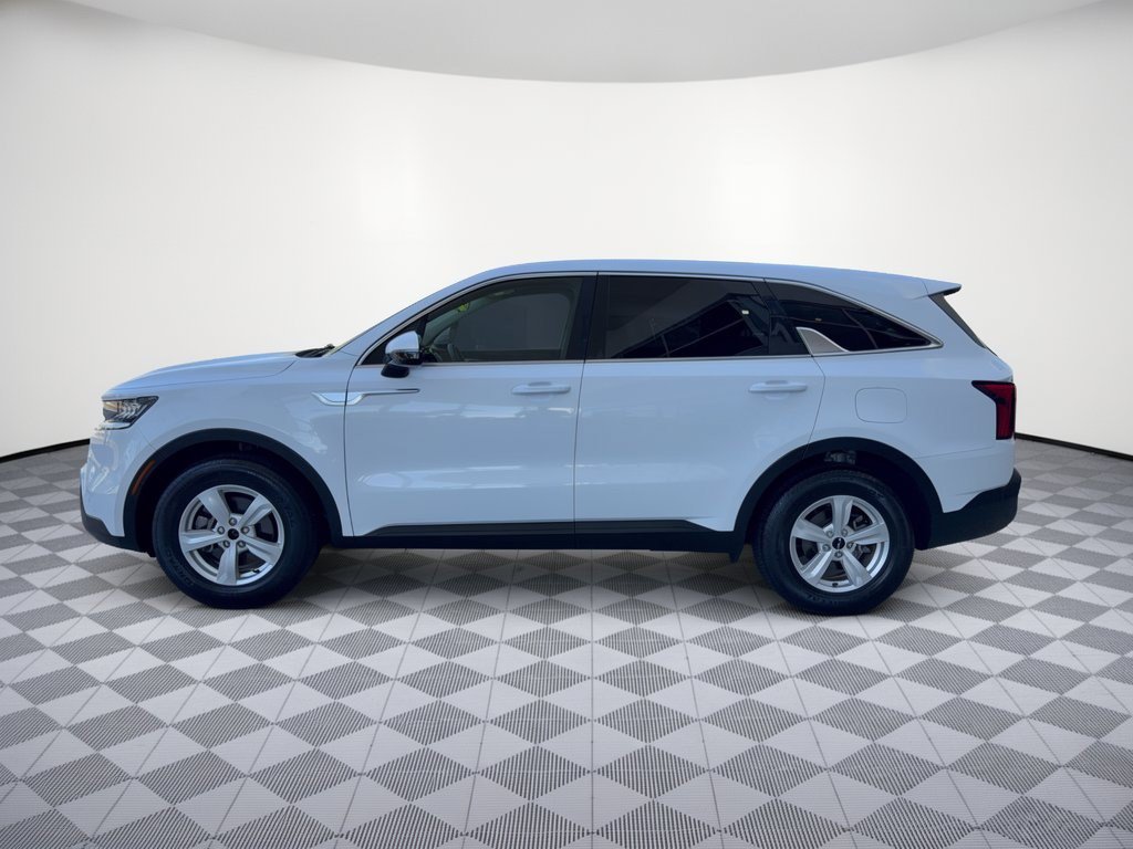 Used 2023 Kia Sorento LX FWD image 2