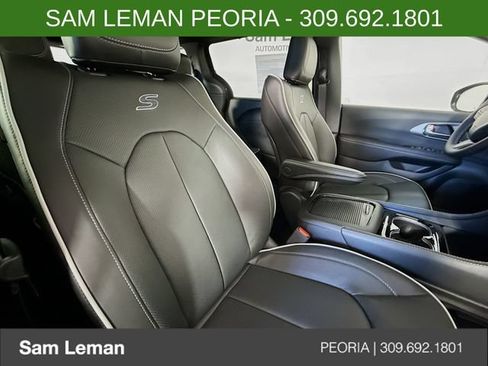New 2027 Chrysler Pacifica Limited w/ Family Tech Group FWD image 30