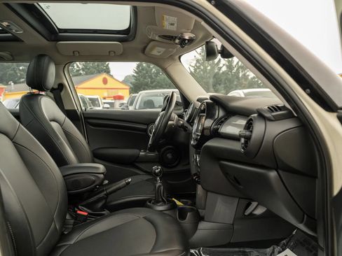 Used 2018 MINI Cooper 4-Door Hardtop w/ Premium Package FWD image 11