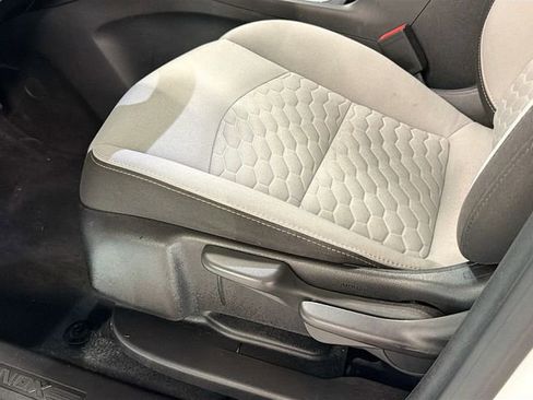 Used 2019 Chevrolet Equinox LS image 18