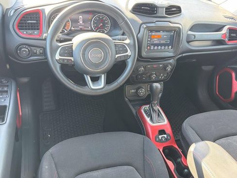 Used 2019 Jeep Renegade Trailhawk AWD/4WD image 9