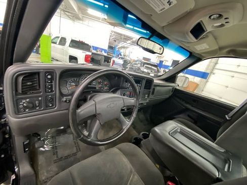 Used 2004 Chevrolet Silverado 1500 4x4 Regular Cab w/ Light Duty Power Package image 24