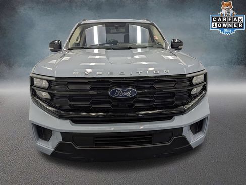 Used 2025 Ford Expedition Active AWD/4WD image 2