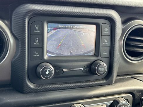 Used 2018 Jeep Wrangler Unlimited Sport image 30