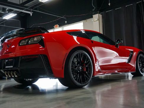 Used 2019 Chevrolet Corvette Z06 RWD image 6