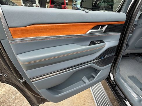 Used 2022 Jeep Grand Wagoneer Series II image 24