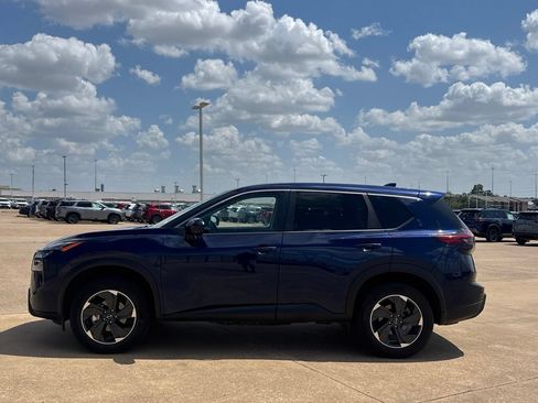 Used 2025 Nissan Rogue SV FWD image 14