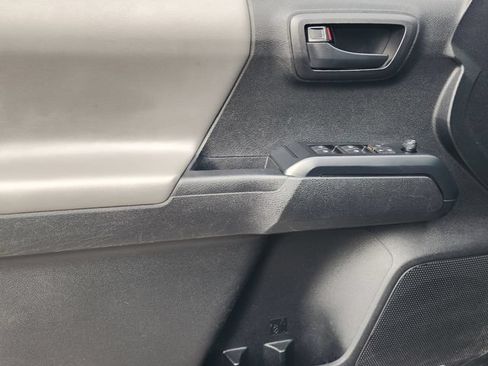 Used 2022 Toyota Tacoma SR AWD/4WD image 22