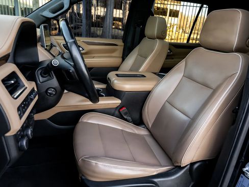 Used 2021 Chevrolet Tahoe Premier w/ Premium Package image 11