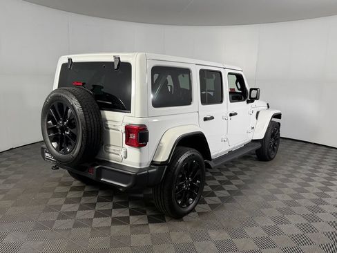 Used 2025 Jeep Wrangler Unlimited Sahara AWD/4WD image 8