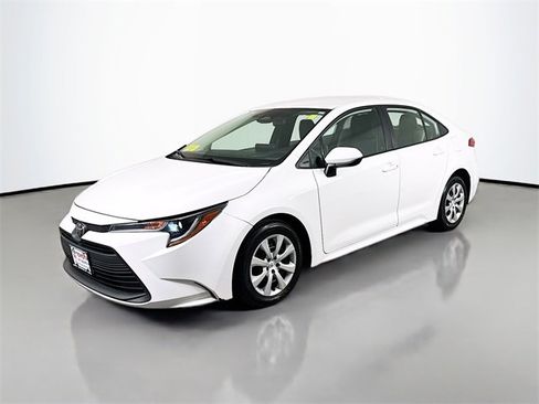 Certified 2023 Toyota Corolla LE image 2