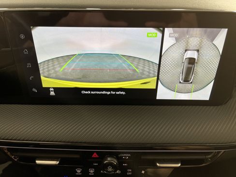 Used 2025 Nissan Kicks SR image 23