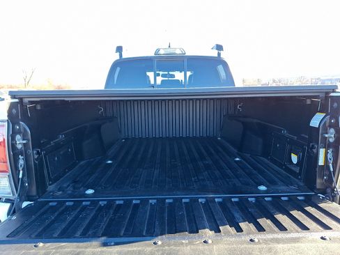 Used 2016 Toyota Tacoma Limited image 30