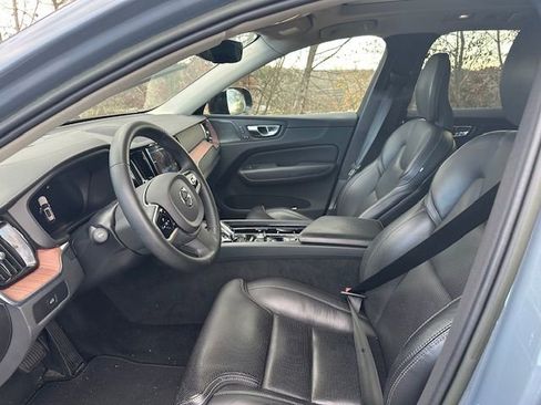 Used 2023 Volvo XC60 B5 Ultimate image 3