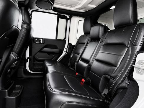 Used 2021 Jeep Wrangler Unlimited Sahara w/ Uconnect 4C Nav & Sound Group AWD/4WD image 21