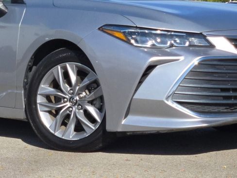 Used 2019 Toyota Avalon XLE w/ Moonroof Package image 3