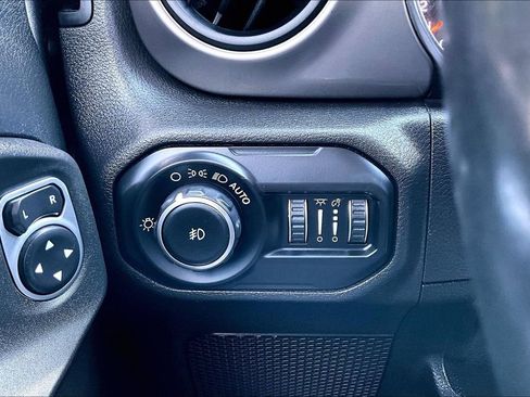 Used 2019 Jeep Wrangler Unlimited Sport S AWD/4WD image 15
