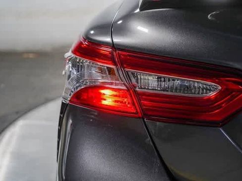 Certified 2020 Toyota Camry SE image 12