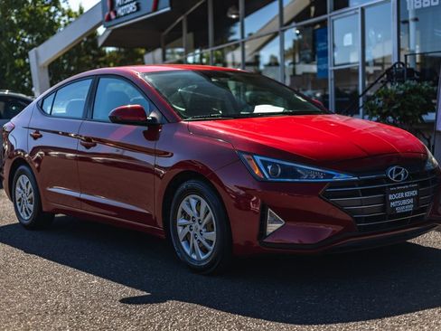 Used 2020 Hyundai Elantra SE FWD image 6