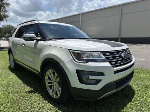 Used 2017 Ford Explorer Limited w/ Equipment Group 301A FWD image 9