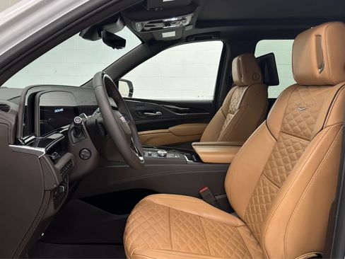 Used 2024 Cadillac Escalade ESV Sport w/ LPO, ONYX Package image 11