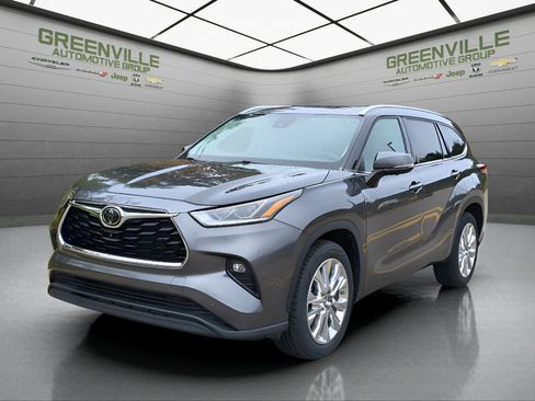 Used 2023 Toyota Highlander Limited FWD image 1