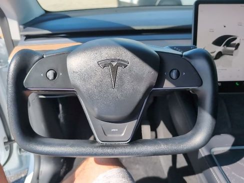 Used 2024 Tesla Model Y Long Range image 11