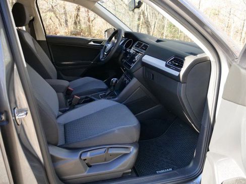 Used 2020 Volkswagen Tiguan S image 39