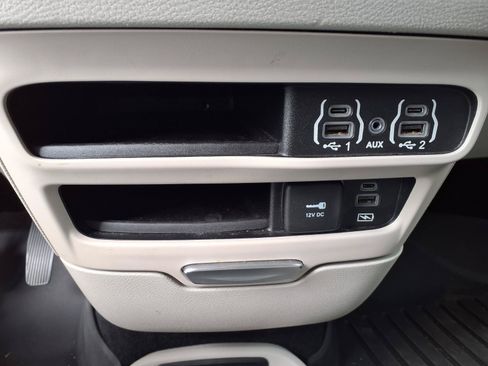 Used 2022 Chrysler Pacifica Touring-L FWD image 17