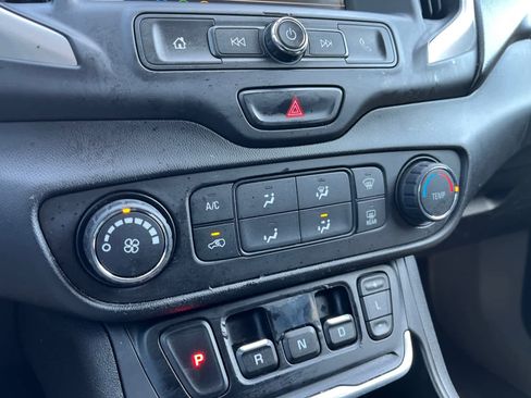 Used 2018 GMC Terrain SLE AWD/4WD image 26