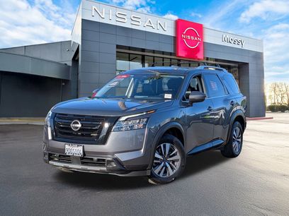 Certified 2023 Nissan Pathfinder SL w/ SL Black Package