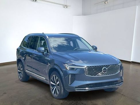 Used 2026 Volvo XC90 B6 Core w/ Protection Package AWD/4WD image 3