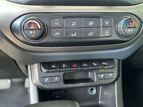 Used 2020 Chevrolet Colorado Z71 AWD/4WD image 19